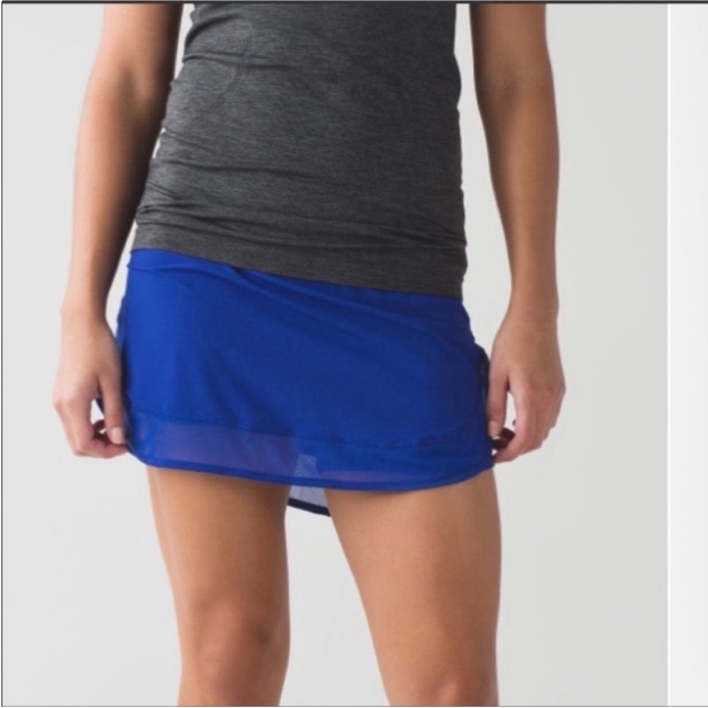 Lululemon Athletica Hotty Hot Blue Skirt size 4